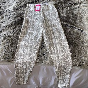 NWT Commando Faux Leather White Snakeskin Leggings in size medium